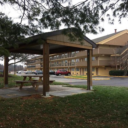 Americas Best Value Inn-Pittsburgh Airport Coraopolis Εξωτερικό φωτογραφία