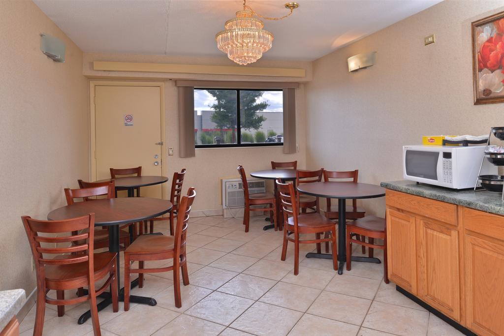 Americas Best Value Inn-Pittsburgh Airport Coraopolis Εξωτερικό φωτογραφία