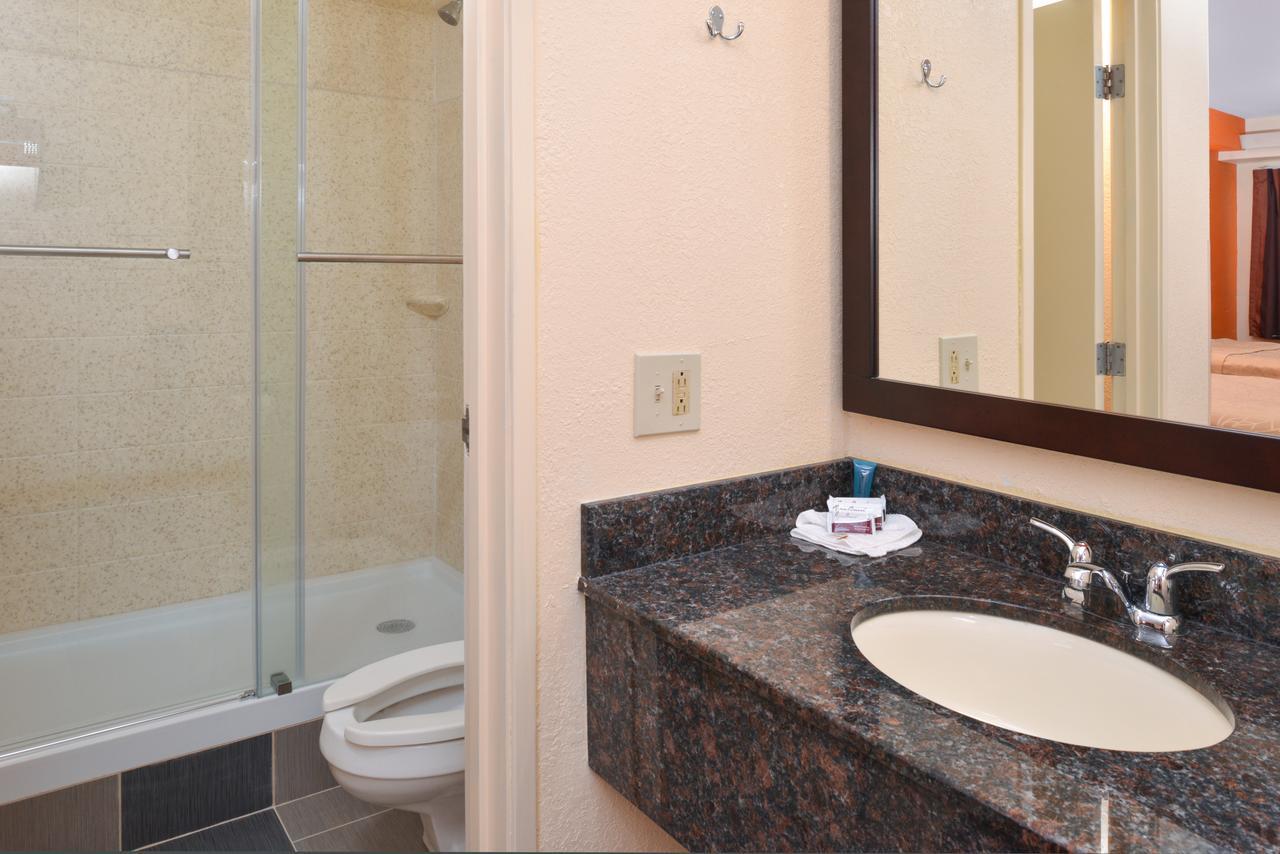 Americas Best Value Inn-Pittsburgh Airport Coraopolis Εξωτερικό φωτογραφία