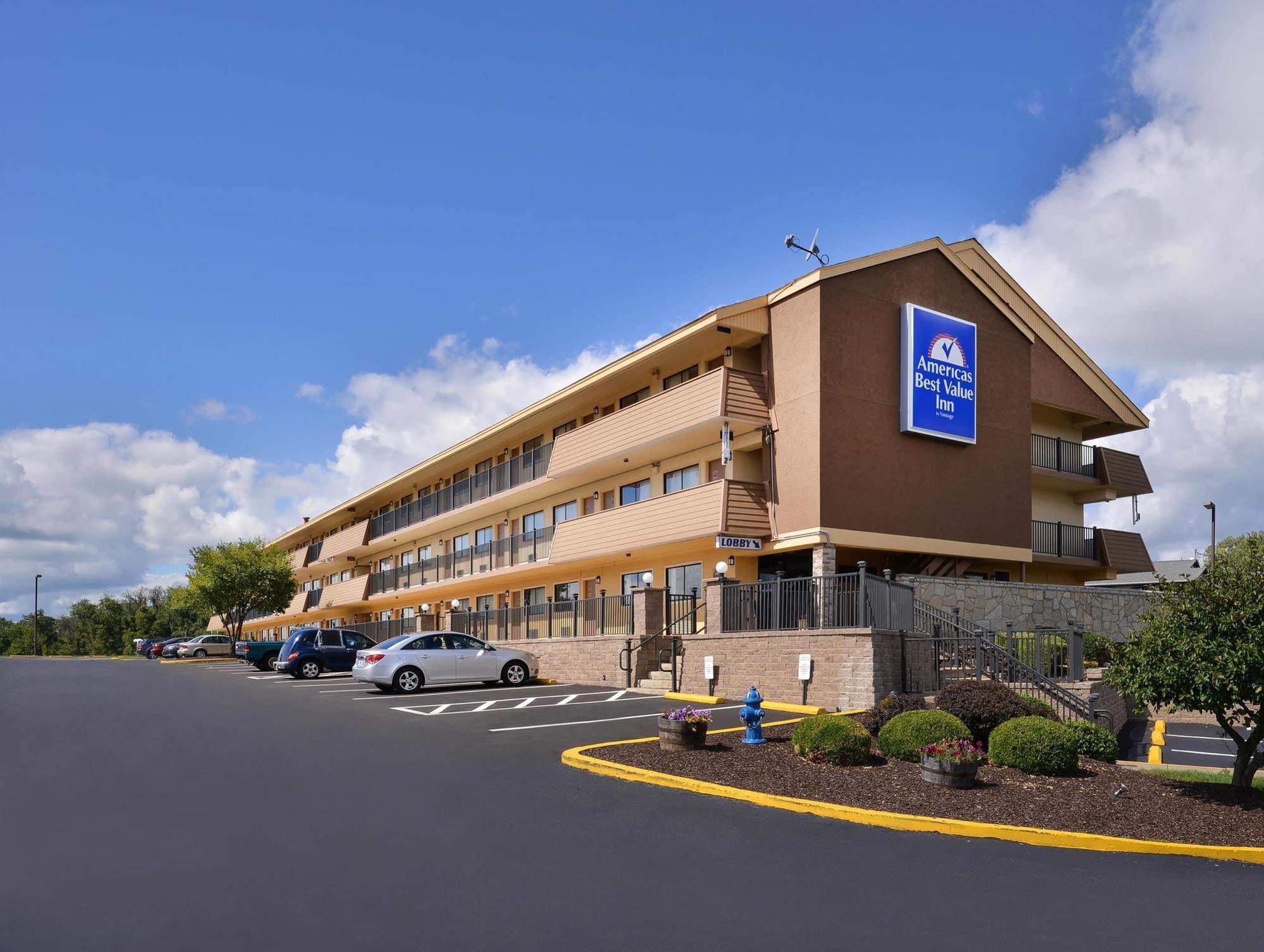 Americas Best Value Inn-Pittsburgh Airport Coraopolis Εξωτερικό φωτογραφία