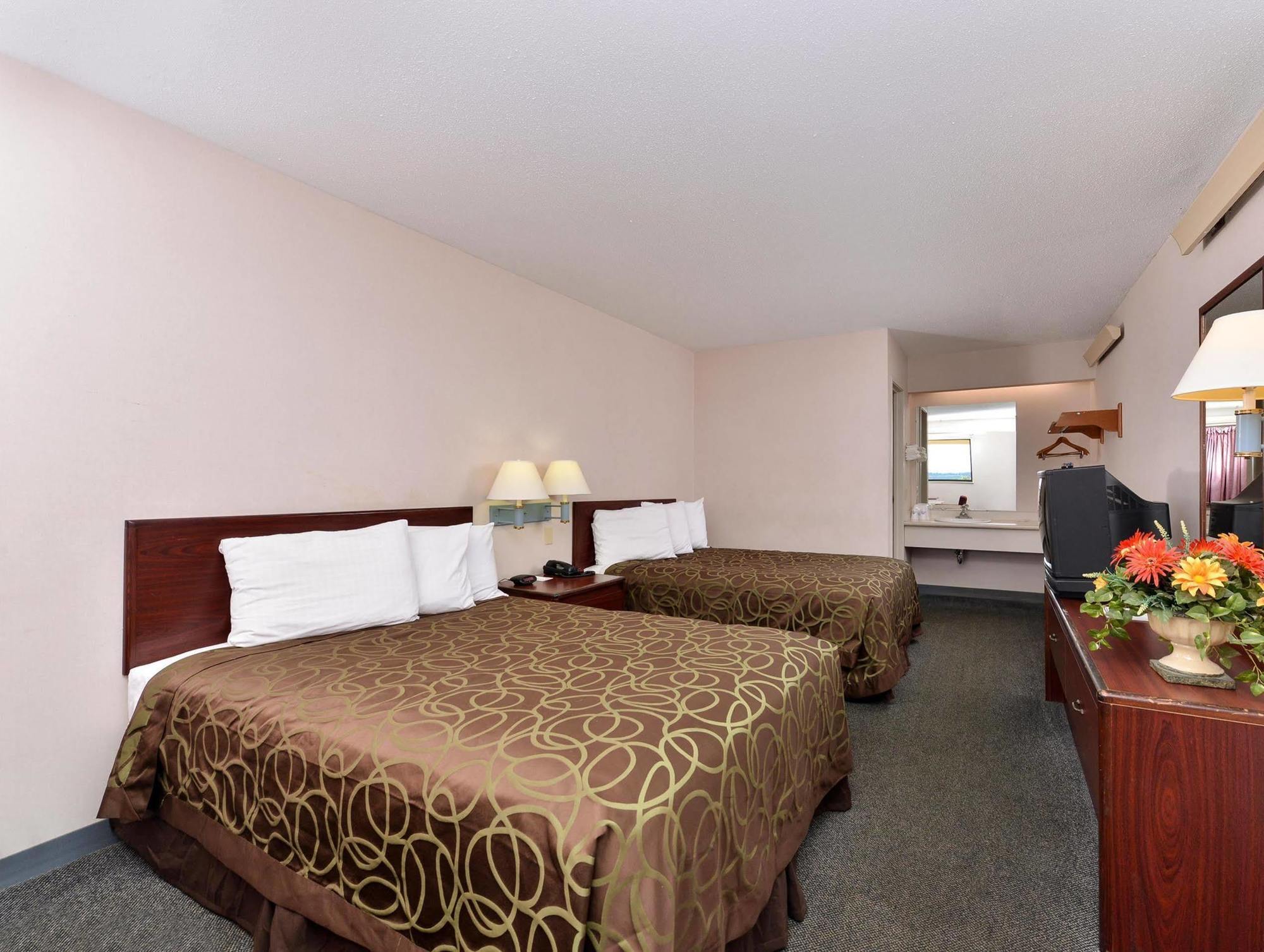 Americas Best Value Inn-Pittsburgh Airport Coraopolis Εξωτερικό φωτογραφία