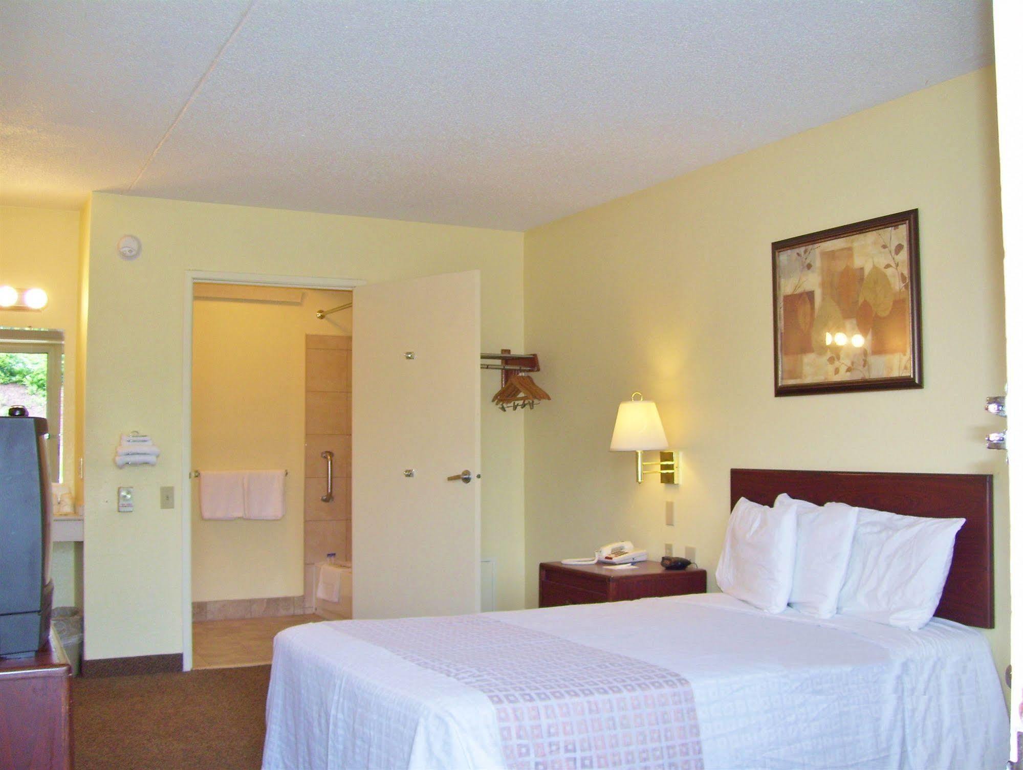 Americas Best Value Inn-Pittsburgh Airport Coraopolis Εξωτερικό φωτογραφία