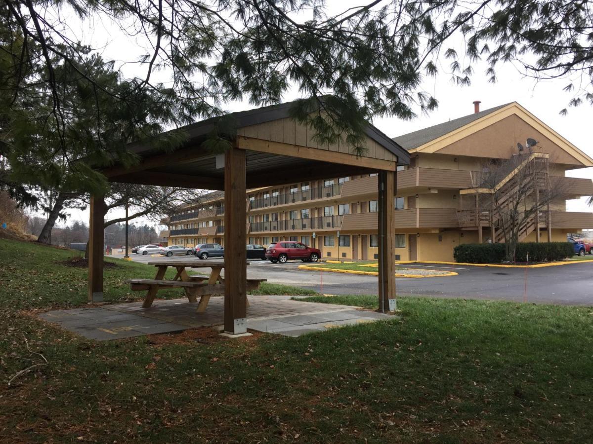 Americas Best Value Inn-Pittsburgh Airport Coraopolis Εξωτερικό φωτογραφία