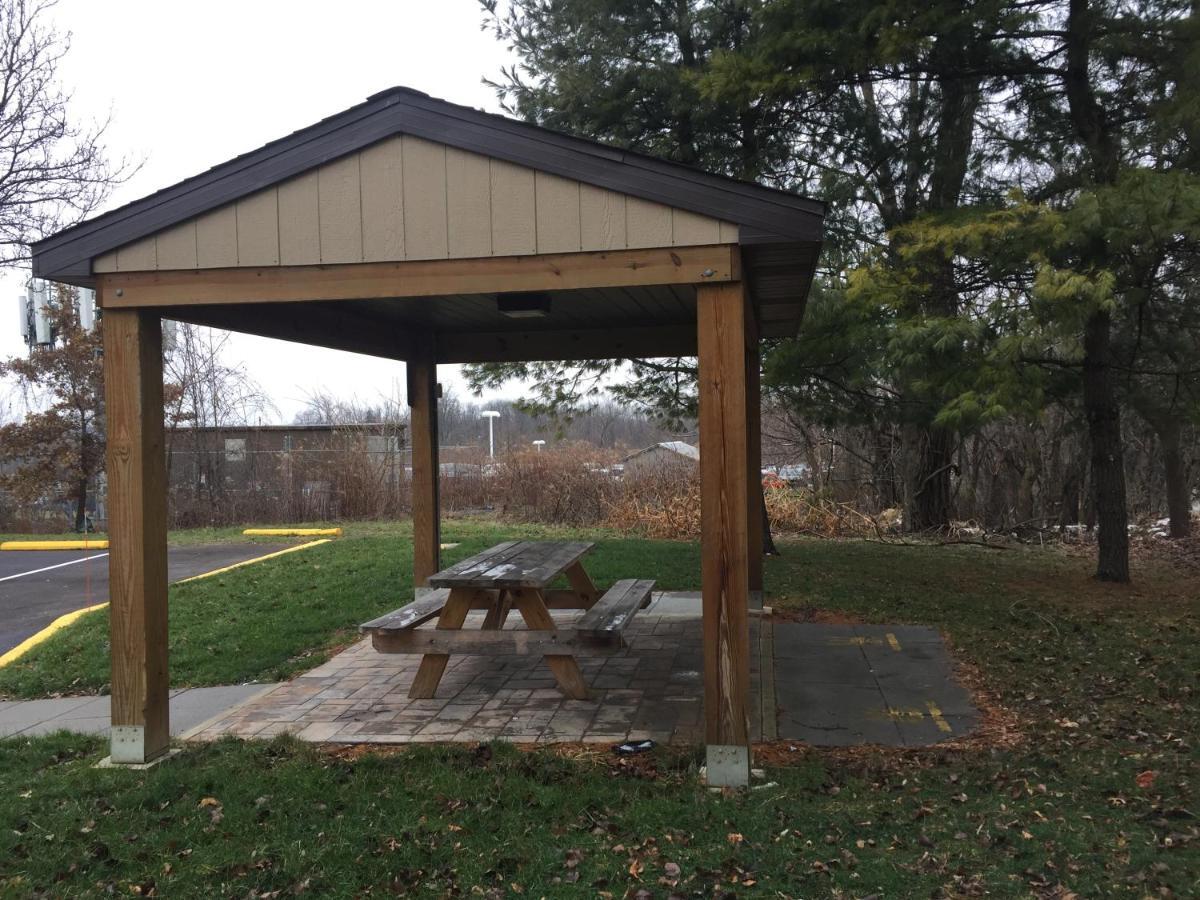 Americas Best Value Inn-Pittsburgh Airport Coraopolis Εξωτερικό φωτογραφία